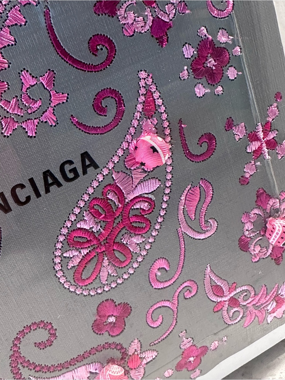 Stephen Wilson Studio Paisley Acrylic Artwork with Balenciaga Background - Picture 2 of 5